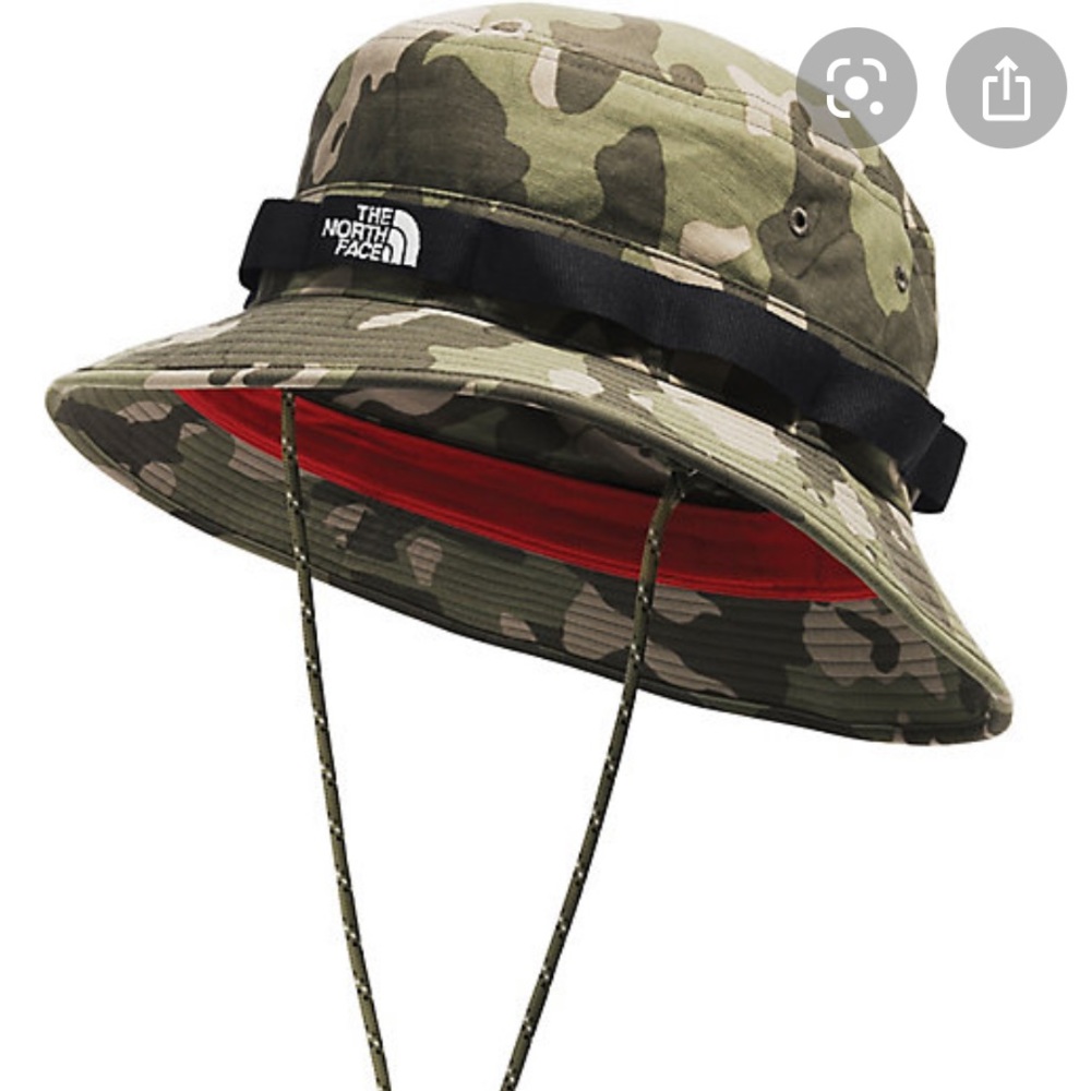 North face women’s bucket hat